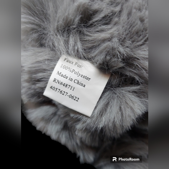 Falls Creek Faux Fur Infinity Scarf Gray NWT - Picture 3 of 3